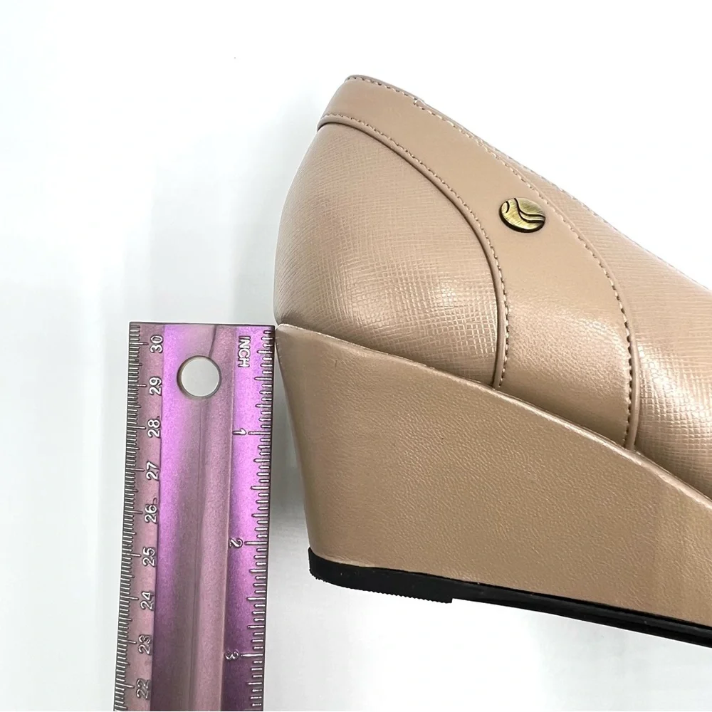 Life Stride Size 7 Dreams Tan Beige Nude Wedge Pumps Heels Round Toe Shoes‎